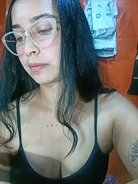 sol_scarleett (F teen) - Hard spank in the store 🔥🔥🍑