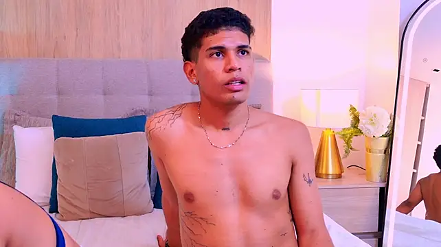 RoseAndDominic live cam on StripChat