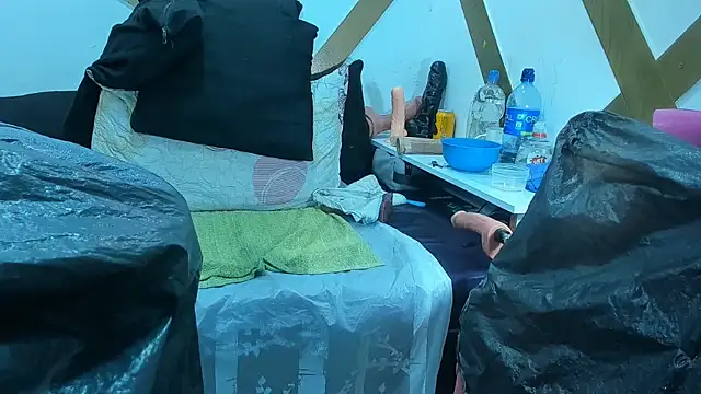 SashaBigSquirt live cam on StripChat