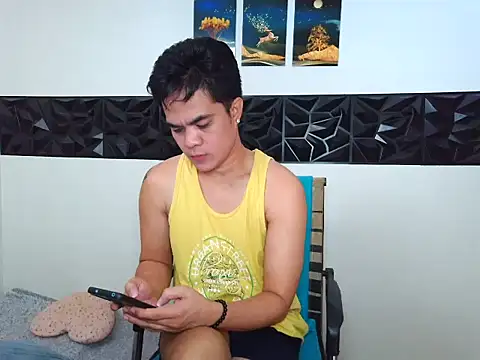 yourmikexxx live cam on StripChat