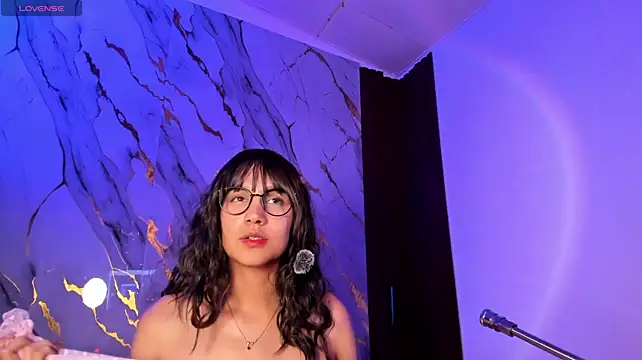 Emmiicute live cam on StripChat