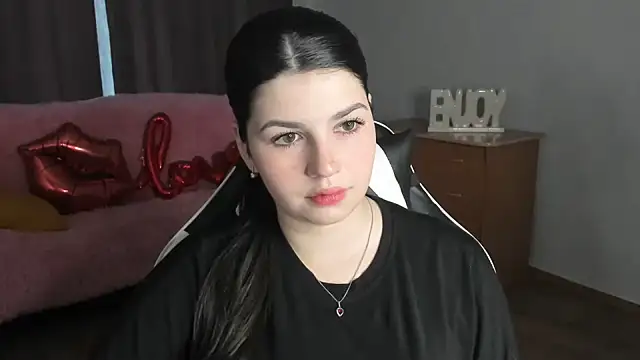 KisaModel live cam on StripChat