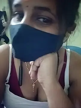 Tamil_Rani- live cam on StripChat