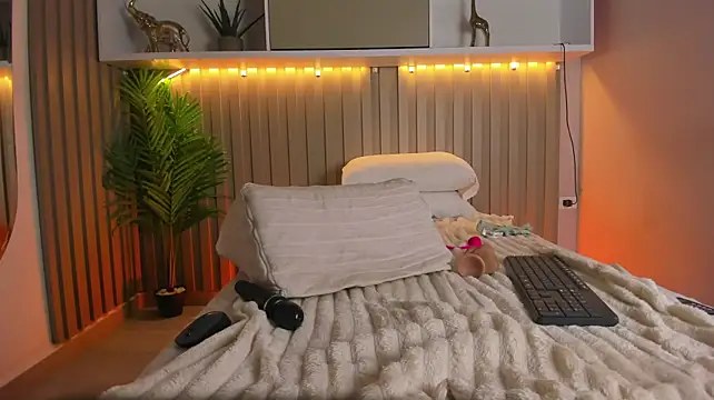 jazminmoree live cam on StripChat