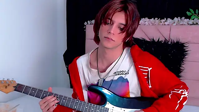 oli_dusk (M twink) - stroking happily my cock x15min