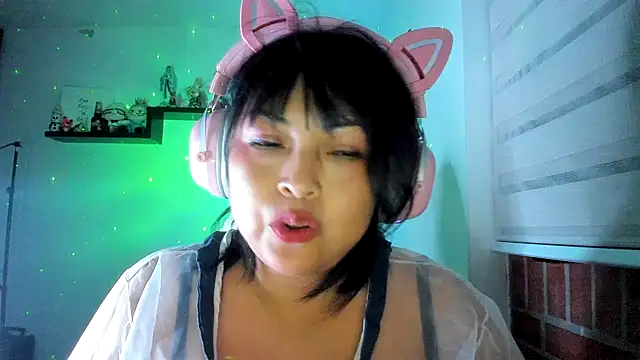 Shaddycute_ live cam on StripChat
