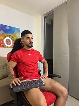 Ezzio_Scolaro live cam on StripChat