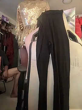 Motherbigbus live cam on StripChat
