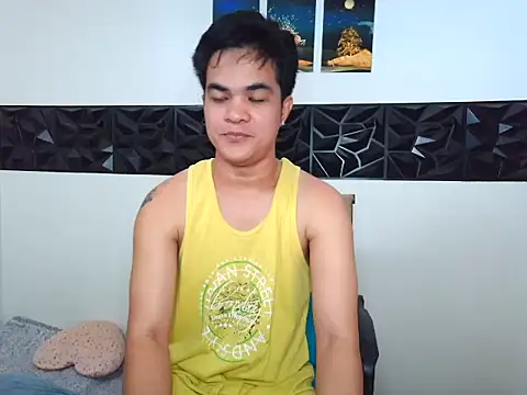 yourmikexxx live cam on StripChat