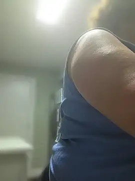 julimonroe live cam on StripChat