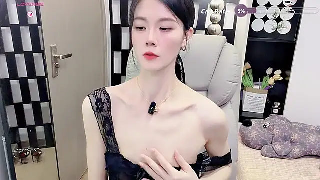 Yueyue-MM live cam on StripChat