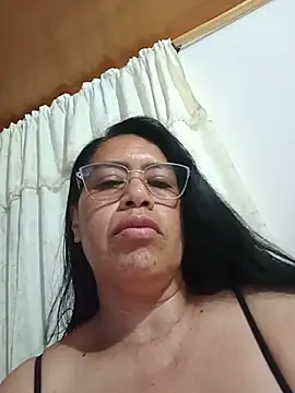 emilif_ (F mature) - Show my ass in the living room 🍑