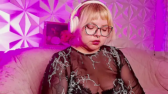 Satyn_doll live cam on StripChat