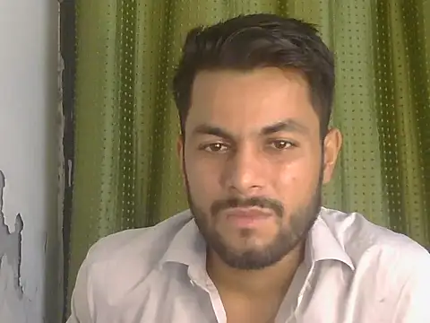 Stubborndesiboy live cam on StripChat