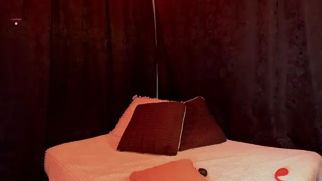 MiaKnox webcam