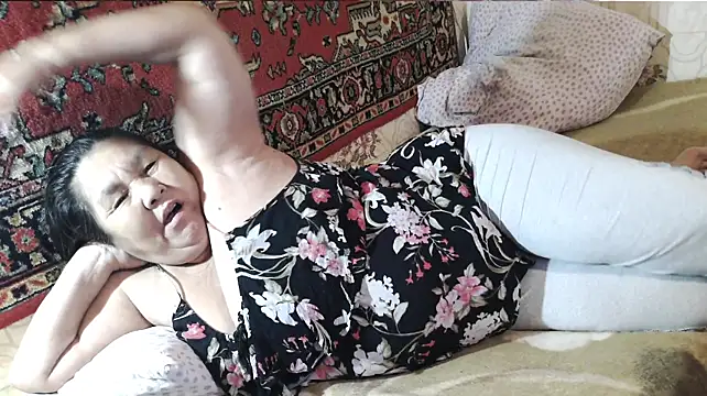 Zulfiya_Bruce live cam on StripChat