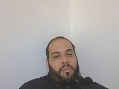 Carlos02145 live cam on StripChat