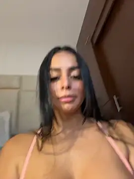 Webcam Model(Alissssonferl_) is live