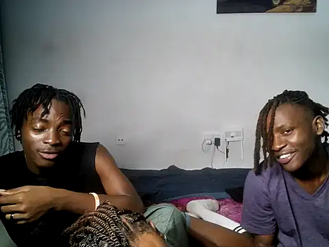 threemanias live webcam