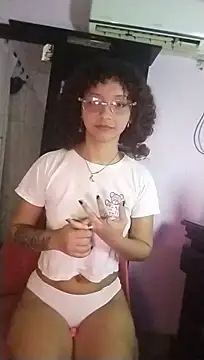 MIlan333X captura de la sala en vivo en Stripchat