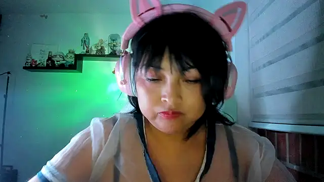 Shaddycute_ live cam on StripChat
