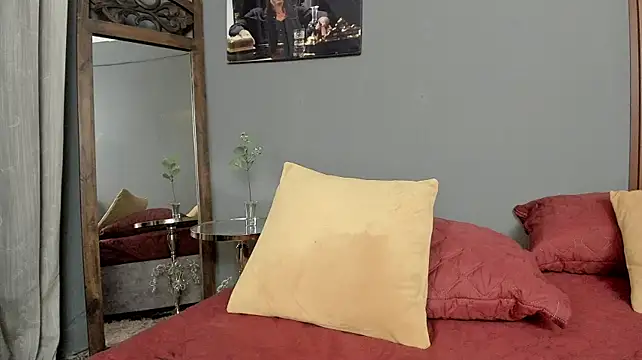 luna_sunflower__ live cam on StripChat