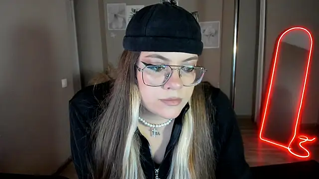 MiraTorson webcam stripchat model stream image