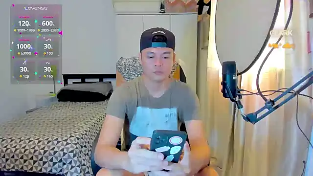 clarkdangerous live cam on StripChat