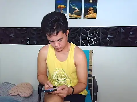 yourmikexxx (Ask my age) - LETS PLAY AND CUM IM LOADED