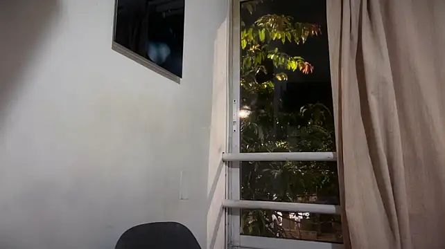 romeolovedark live cam on StripChat