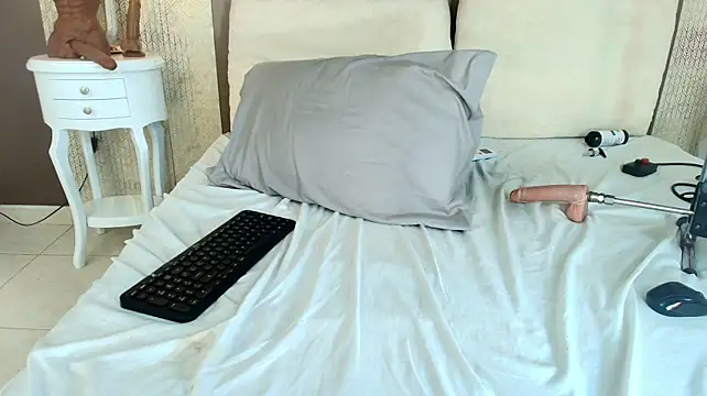 Tiifany_Baker live cam on StripChat