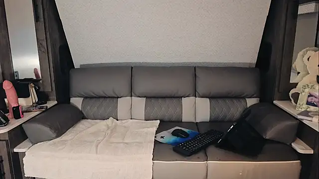 Hotbeebee live webcam