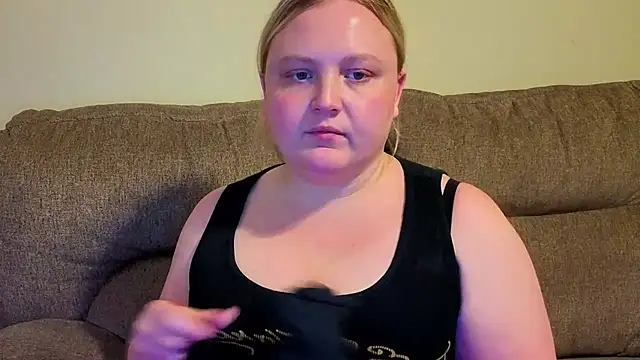 PhatAssBlond live cam on StripChat