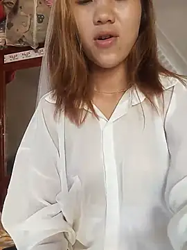 late2004 live cam on StripChat