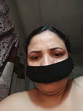 HotAishaa live cam on StripChat
