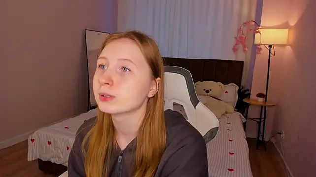 LiliTiny live cam on StripChat