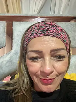 CarolMissOficial live cam on StripChat