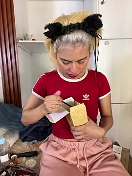 Eva_Feller69