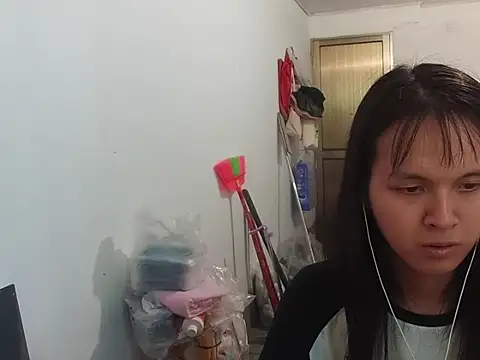 RebelAura live cam on StripChat
