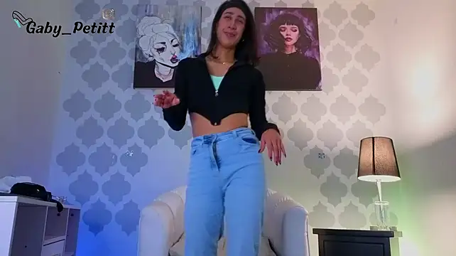 GabyPetit live cam on StripChat