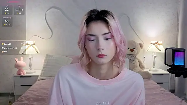 kittysocutie (F teen) - show tits ;)