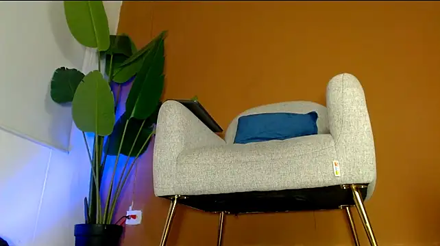 Sara_ow live cam on StripChat