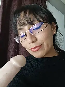 LucyCherry69 live cam on StripChat