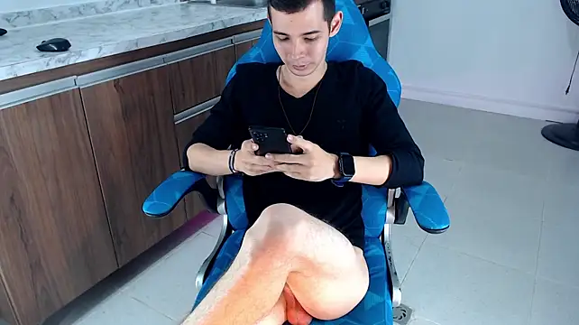 Brandon_Wolf live cam on StripChat