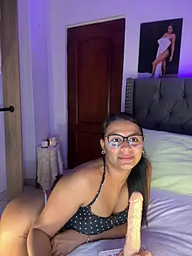 ema_zoe (F young) - Goal 🎯 naked and oil on my tits 🍒🥰