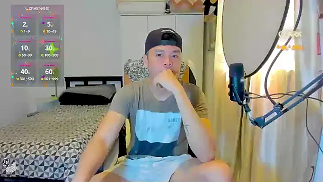 clarkdangerous (Ask my age) - Cum show