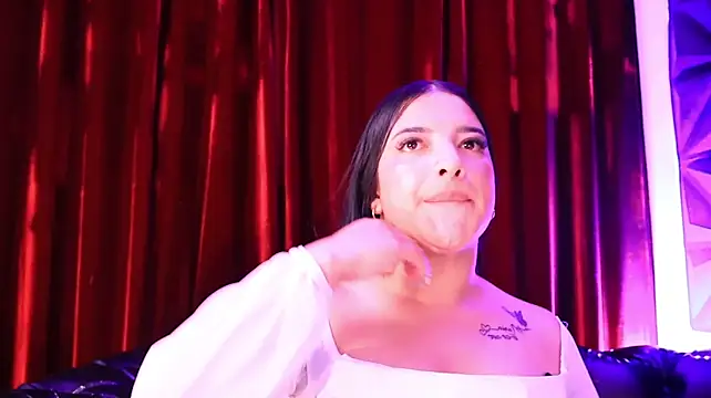 Bella_Stoone_