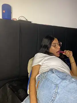 hotwife26 live webcam
