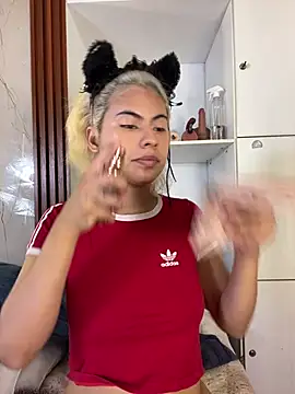 Eva_Feller69