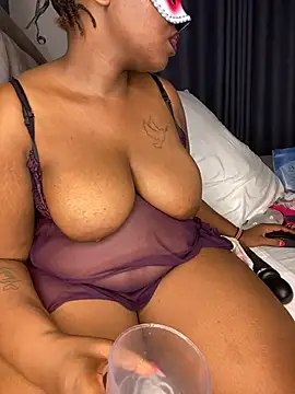 BIGMAMA011 live webcam